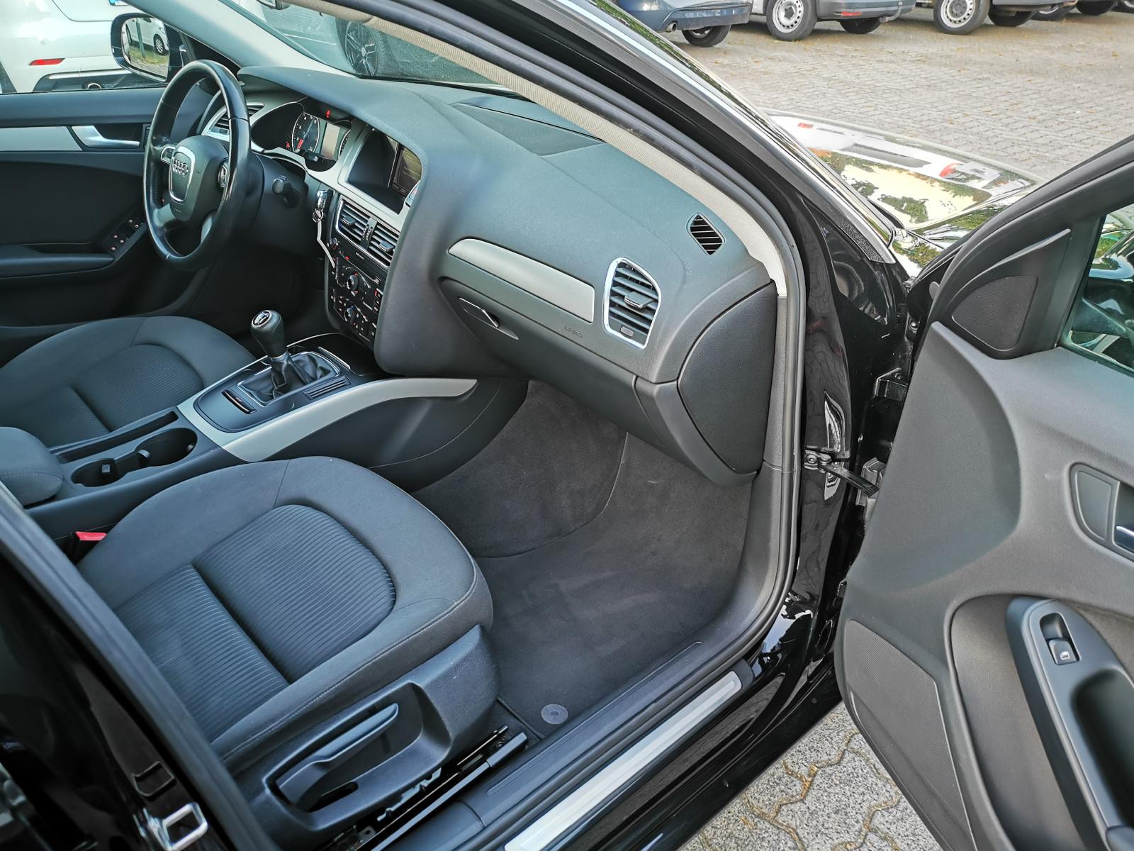 Audi A4 2010 — photo 14