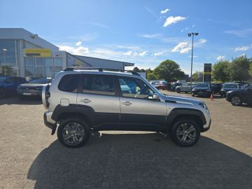 Bild 6 Lada Niva Travel AHK Sperrdiff. Rückfahrkam. Klima Al