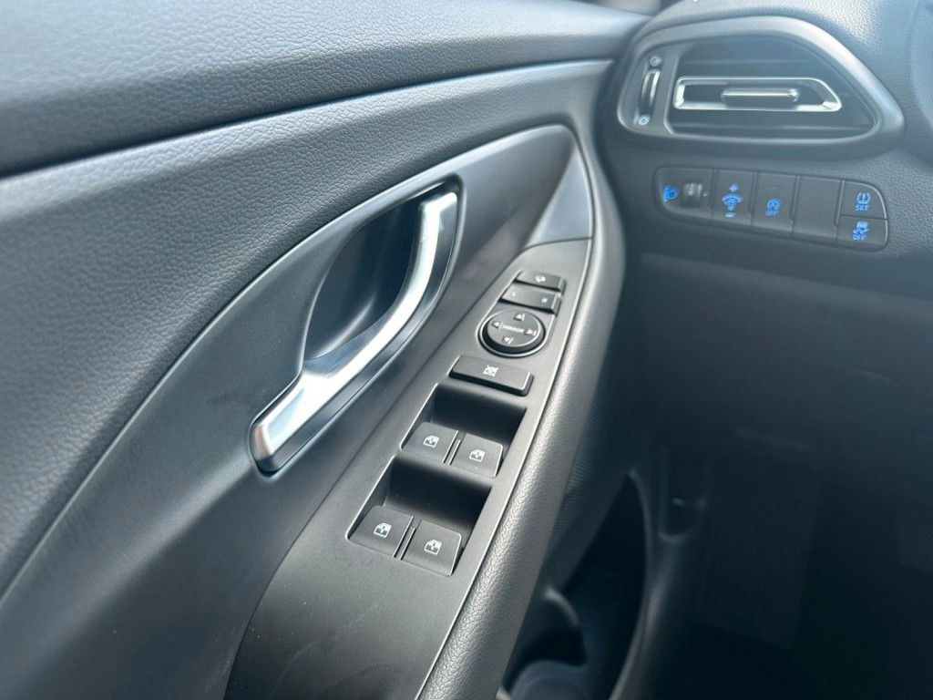 Fahrzeugabbildung Hyundai i30 Advantage 1.0 T-GDI 100PS Navi/SHZ/Kamera