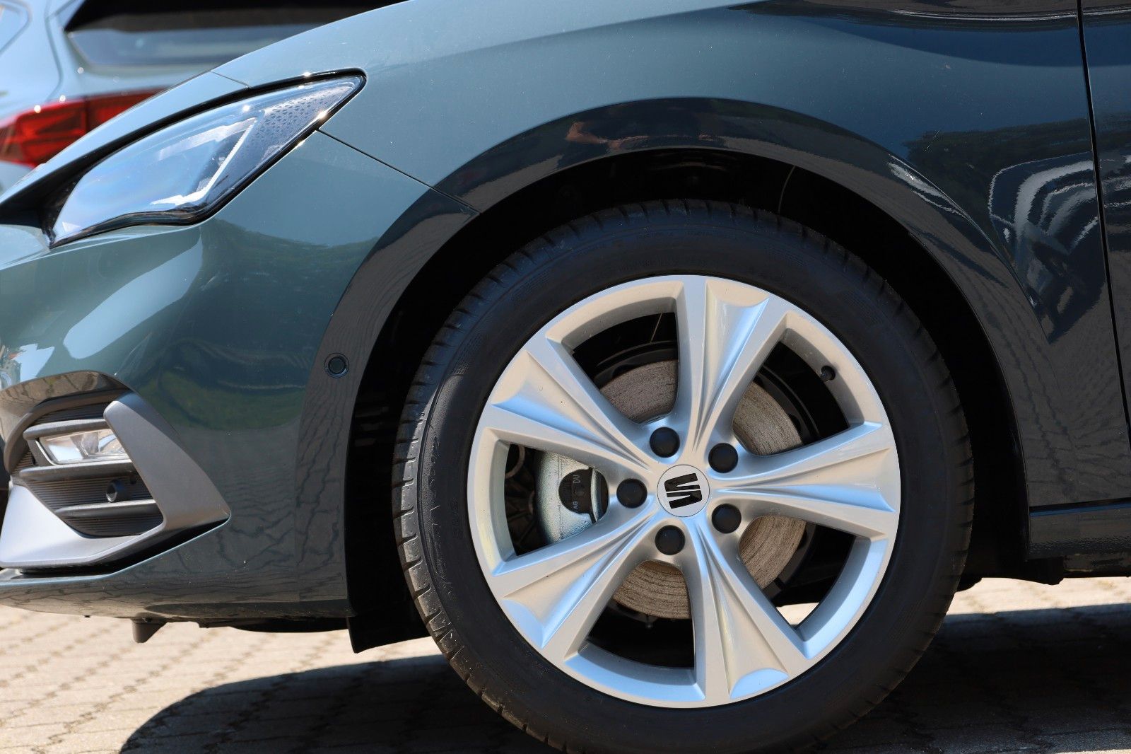 Fahrzeugabbildung SEAT Leon Sportstourer 1.5 eTSI FR *DSG *AHZV
