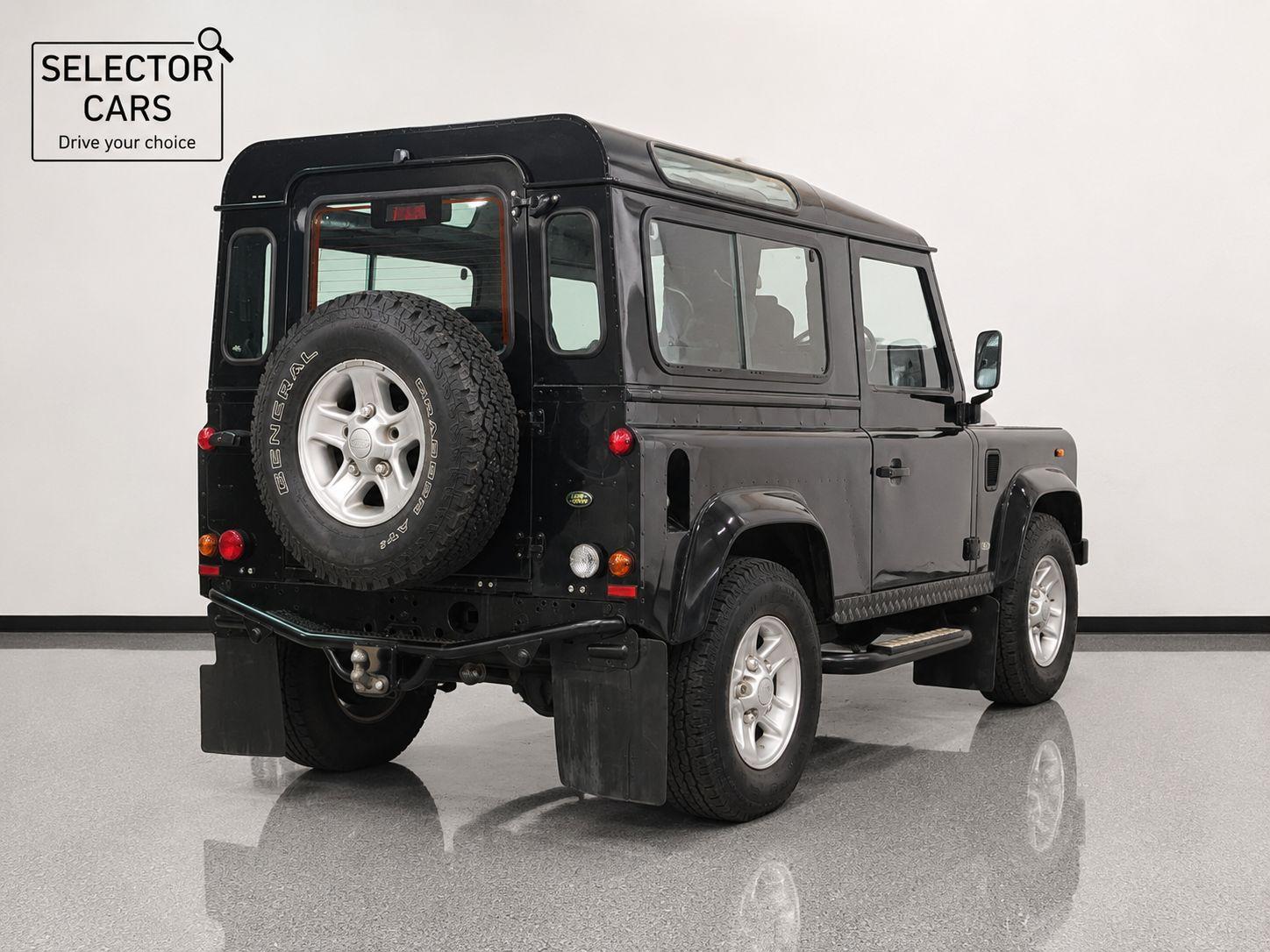 LAND ROVER DEFENDER 90 TD5 122CV - STATION WAGON - BVM - ATTELAGE FIXE