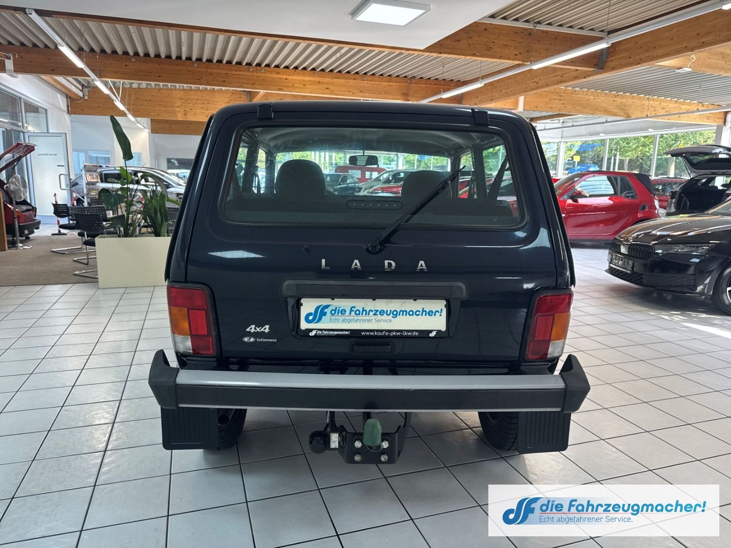 Fahrzeugabbildung Lada Taiga 4x4 GA Privacyverglasung teilb.Rücksb eFH