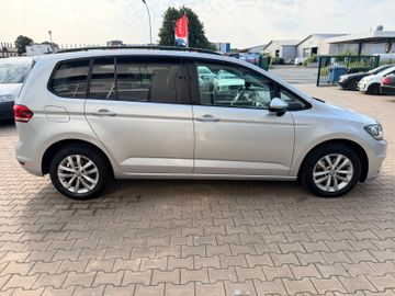 Volkswagen Touran - 12