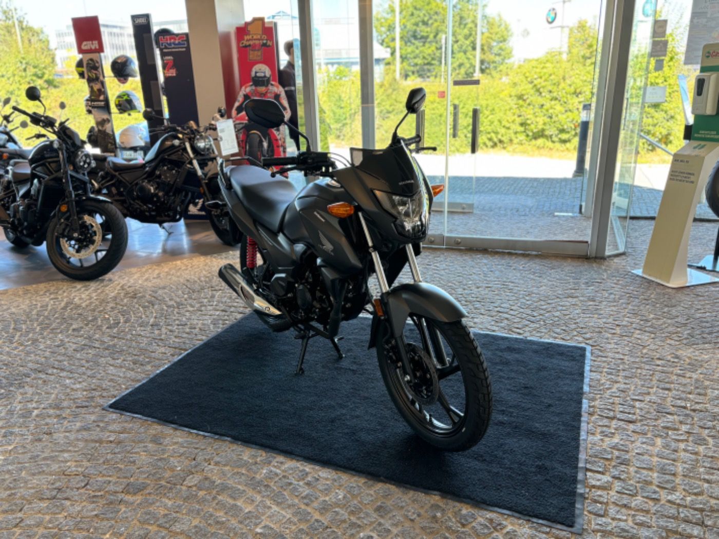 Fahrzeugabbildung Honda CBF 125 2025 auch in blau sofort verfügbar