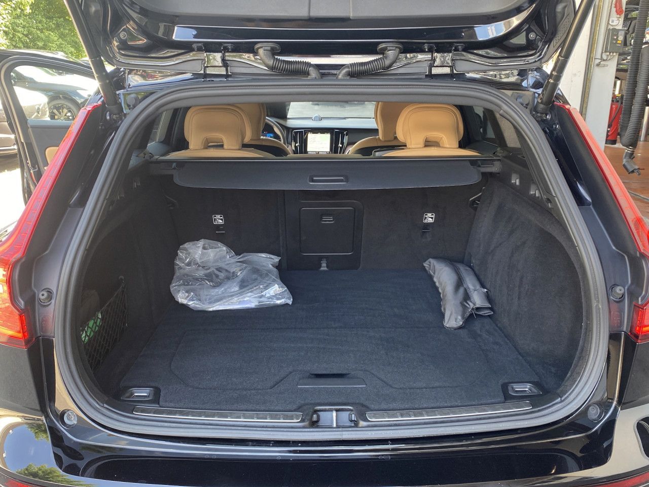 Volvo V60 Ultra Dark Recharge Plug-In Hybrid AWD Navi foto 23