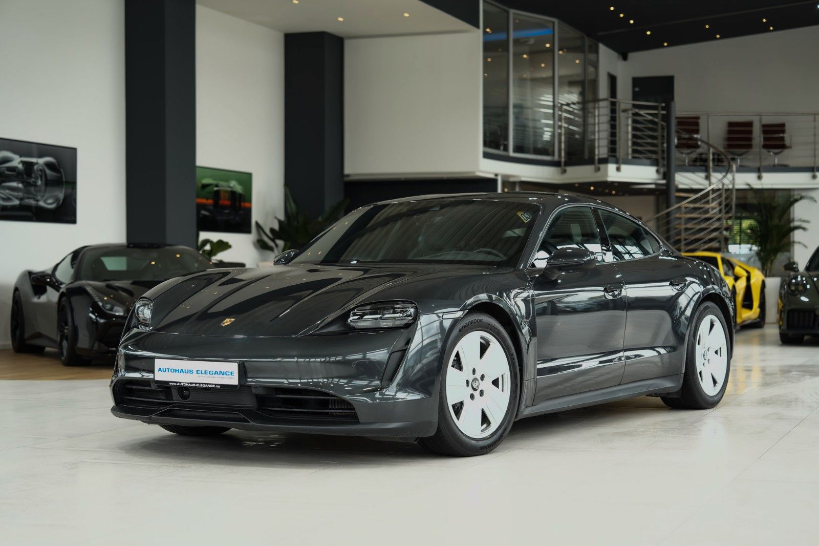 PORSCHE Taycan*HEAD-UP*SOUND-PACK.*LED*PASM*NAVI*DAB+*