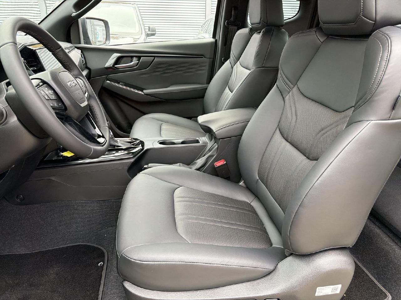 Fahrzeugabbildung Isuzu D-Max Space Cab 4WD V-CROSS