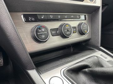 Bild 17 VW Passat Variant *LED*NANI*SitzHZ*