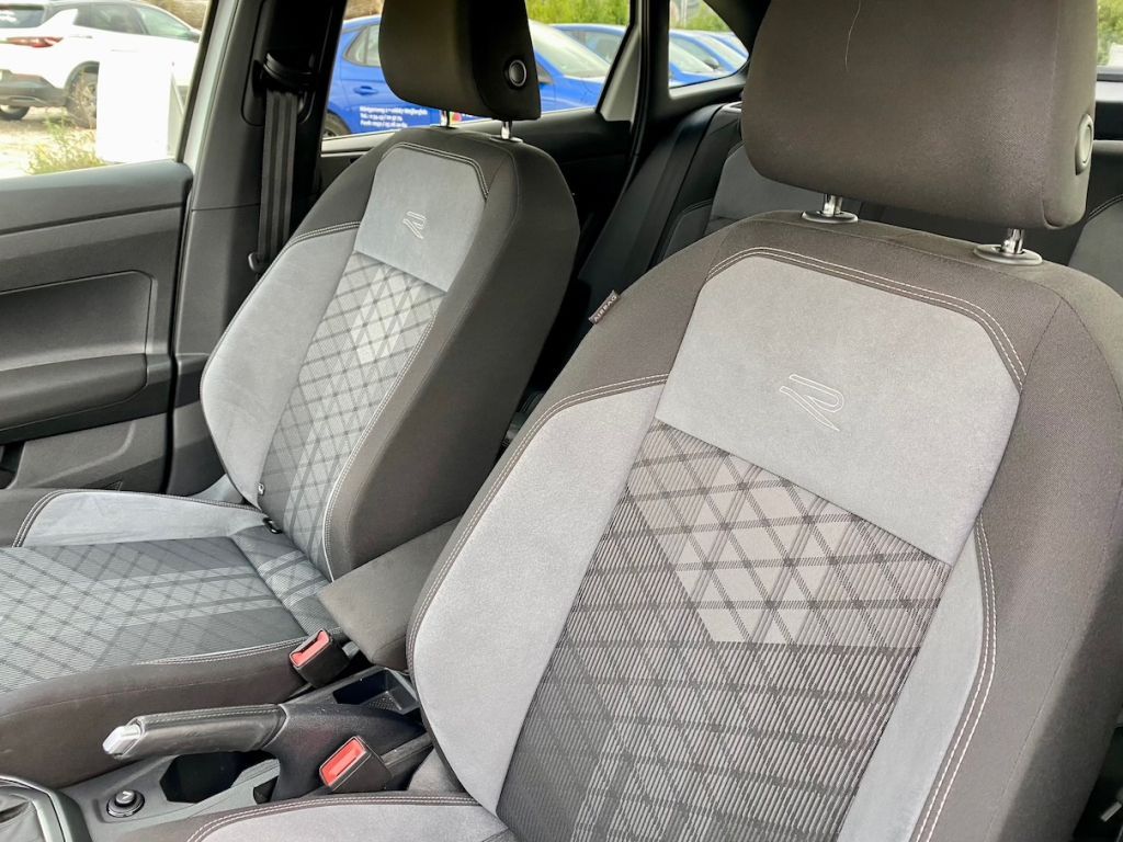 Fahrzeugabbildung Volkswagen Taigo 1.5 DSG R-Line AAC SHZ GJR KAMERA