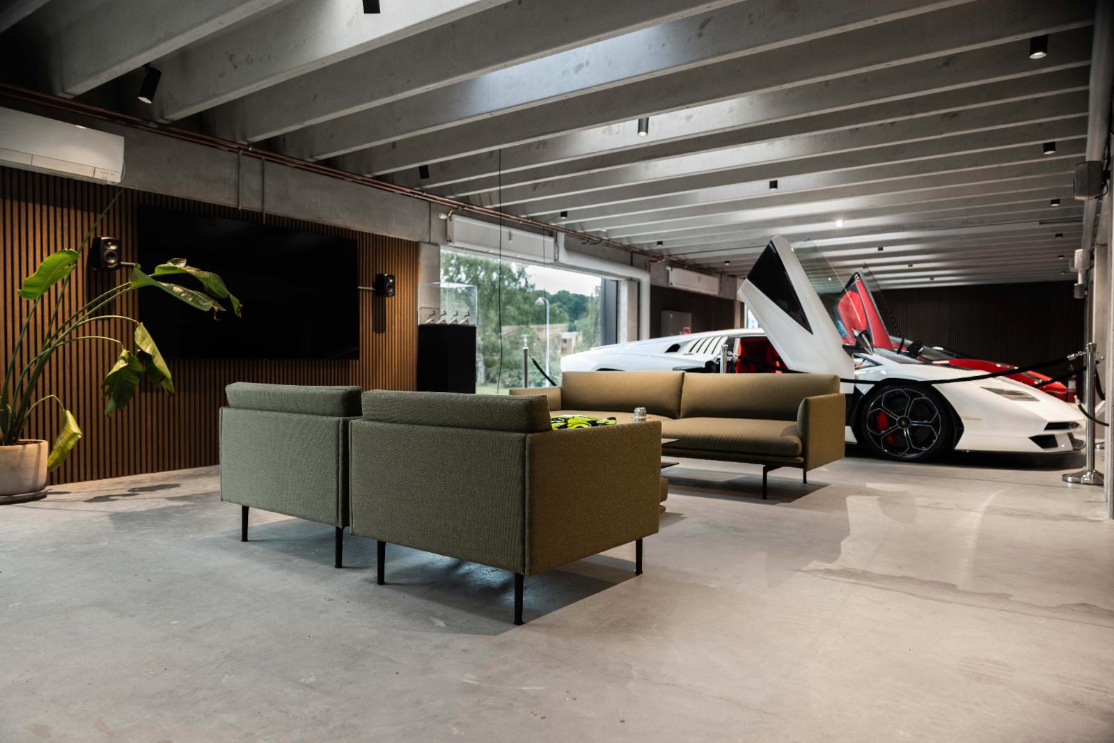 showroom-image-top