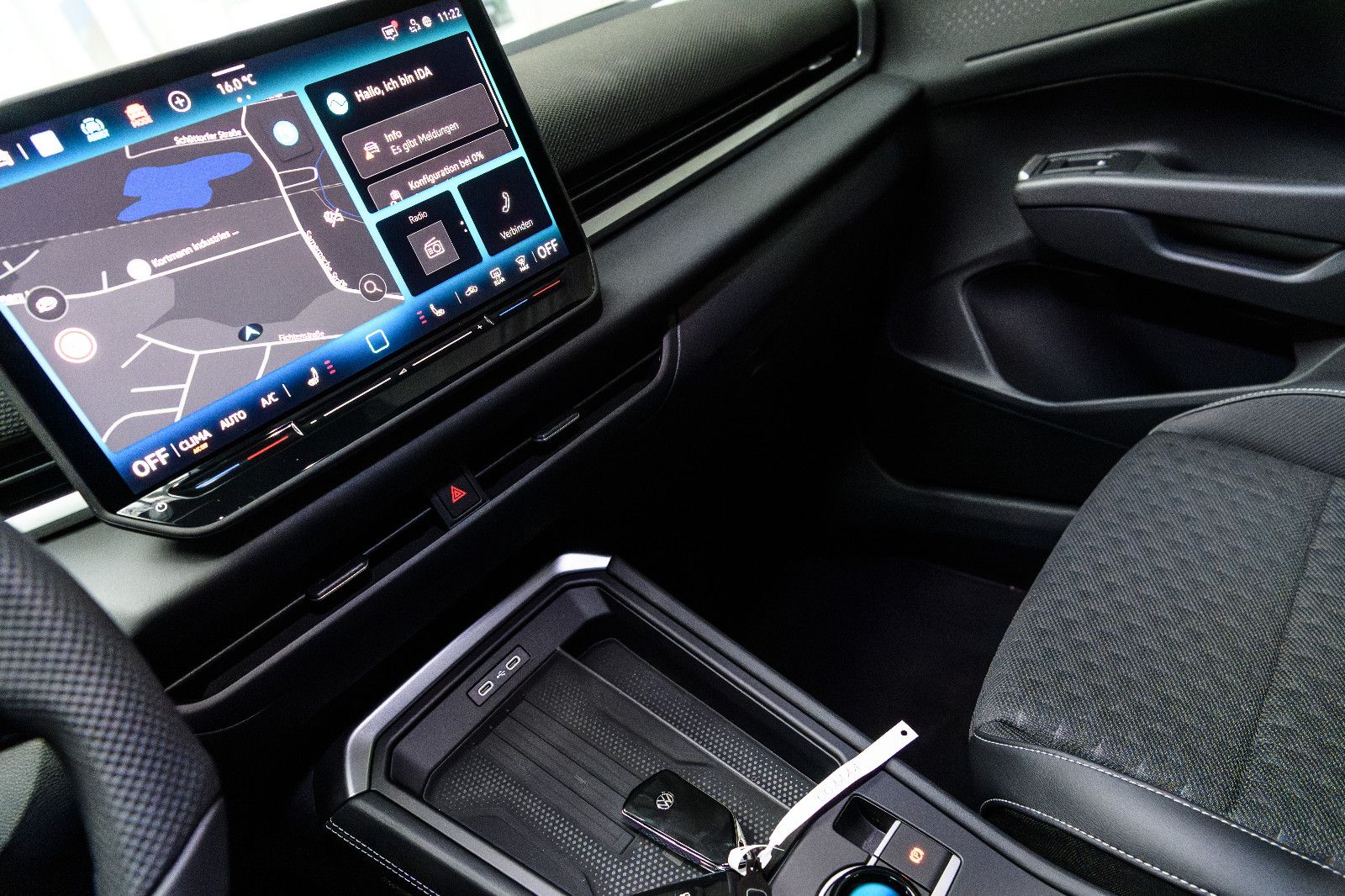 Fahrzeugabbildung Volkswagen T-Roc  1.5l TSI  DSG R-Line Black Style