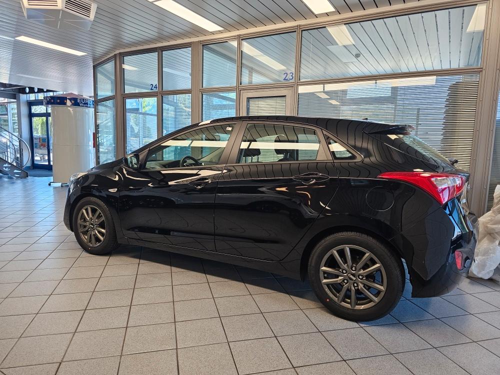 Hyundai i30 1.Hand,PDC,Klimaautomatik,Winterräder