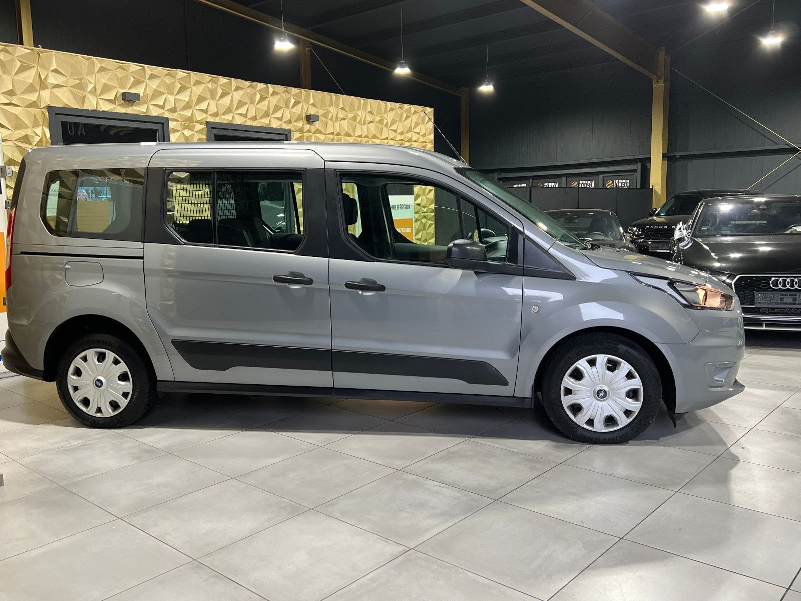 Fahrzeugabbildung Ford Transit Connect Kombi lang//5-SITZER/KLIMA//PDC