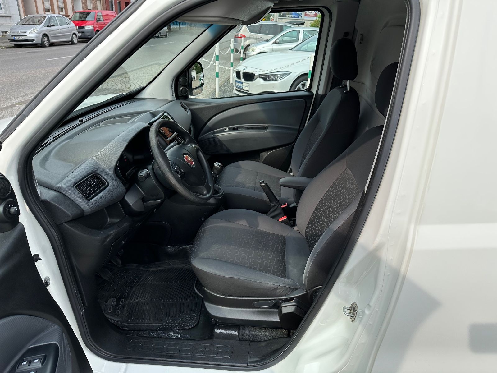 Fahrzeugabbildung Fiat Doblo SX Maxi Kasten Hochdach Klimaautomatik