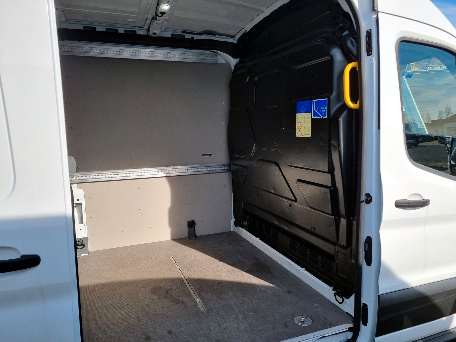 Fahrzeugabbildung Ford Transit Kasten 350 L3H3 Trend