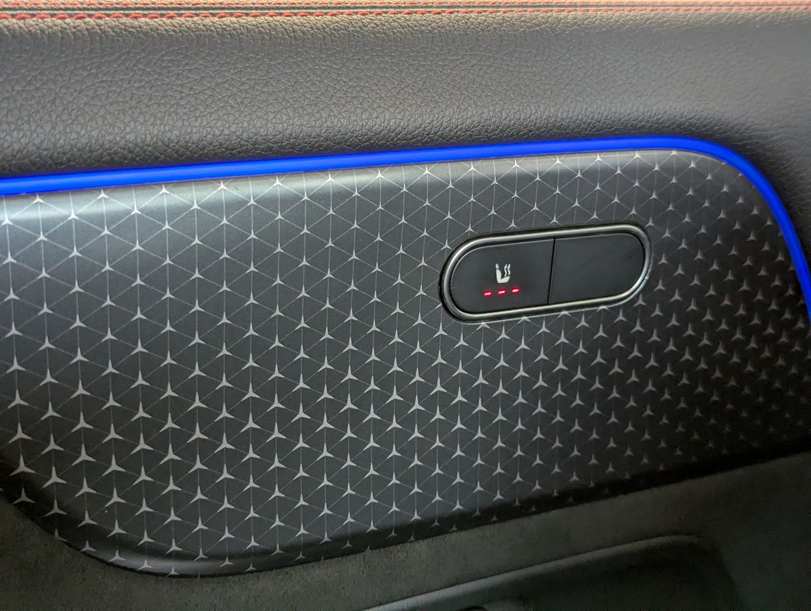 MERCEDES-BENZ GLA 200 AMG Multib. Distronic MBUX Pano AHK 360° - Image 26