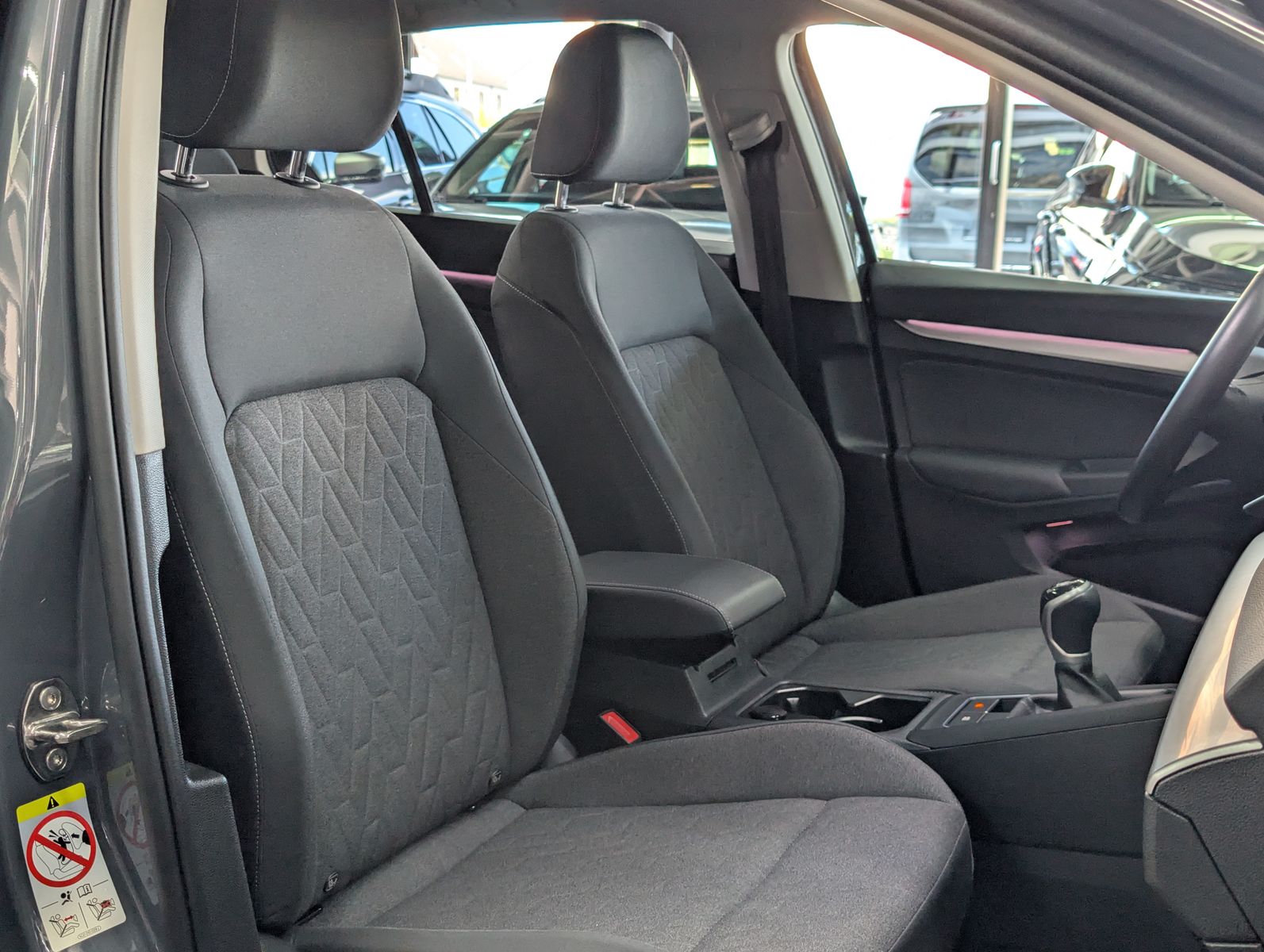 Fahrzeugabbildung Volkswagen Golf 1.5 TSI Life ACC LED SHZ VIRT AMBI APP BHL