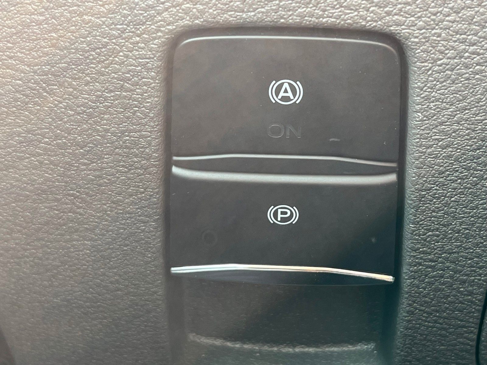 Fahrzeugabbildung Ford Transit 350 L3 Kasten LKW hoch lang KLIMA AHK