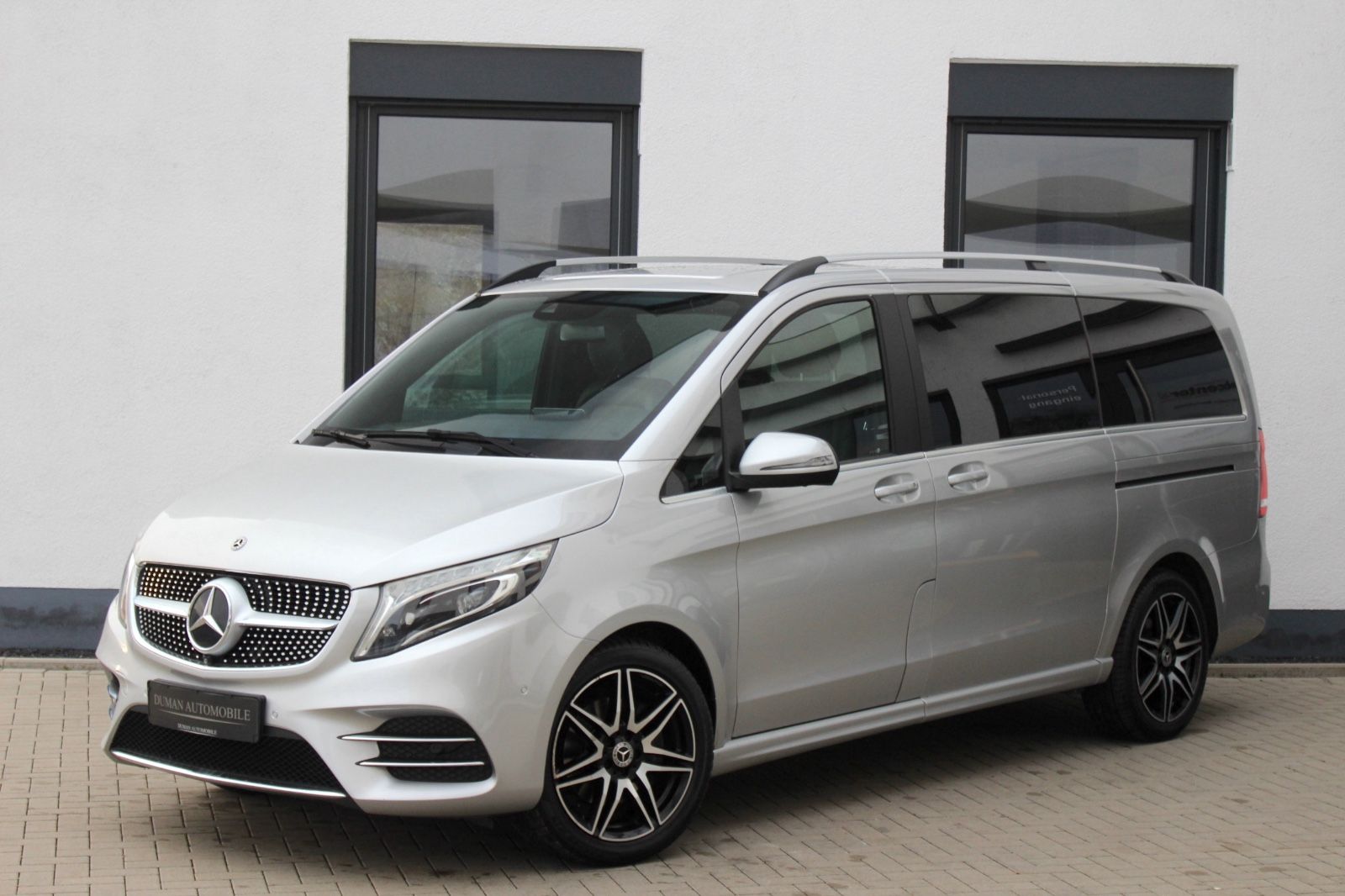 MERCEDES-BENZ V 300d Lang 9G AMG-PAKET 360° AHK 19 ZOLL