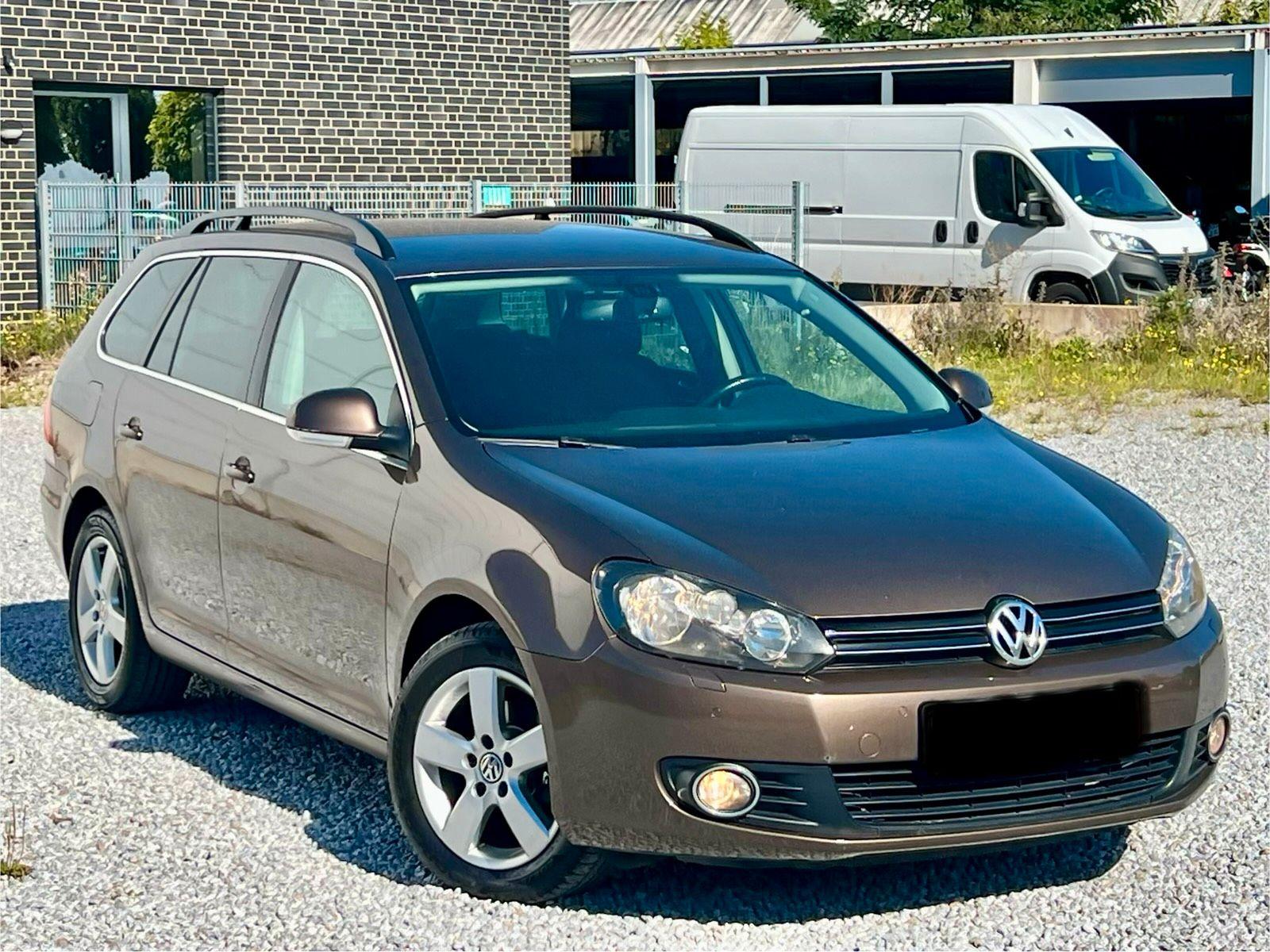 Volkswagen Golf 2011 — rear view