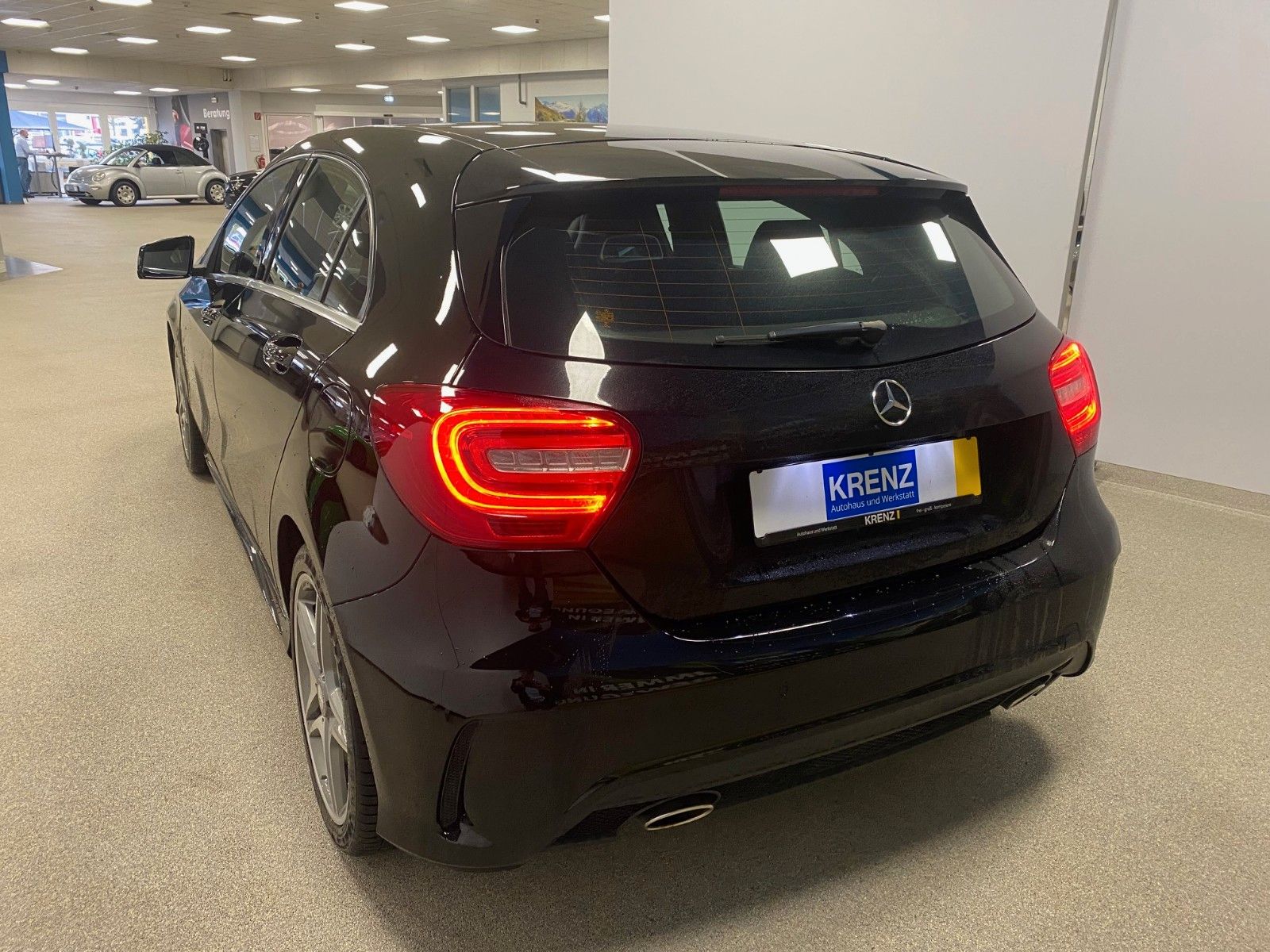 Fahrzeugabbildung Mercedes-Benz A 180 StreetStyle+NAVI+18"+AMG Optik Paket+DCT+