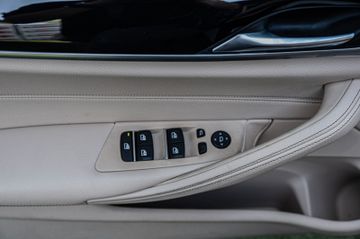 Fahrzeugabbildung BMW 530d Touring|LEDER|PANO|LED|NAVI|AMBIENTE