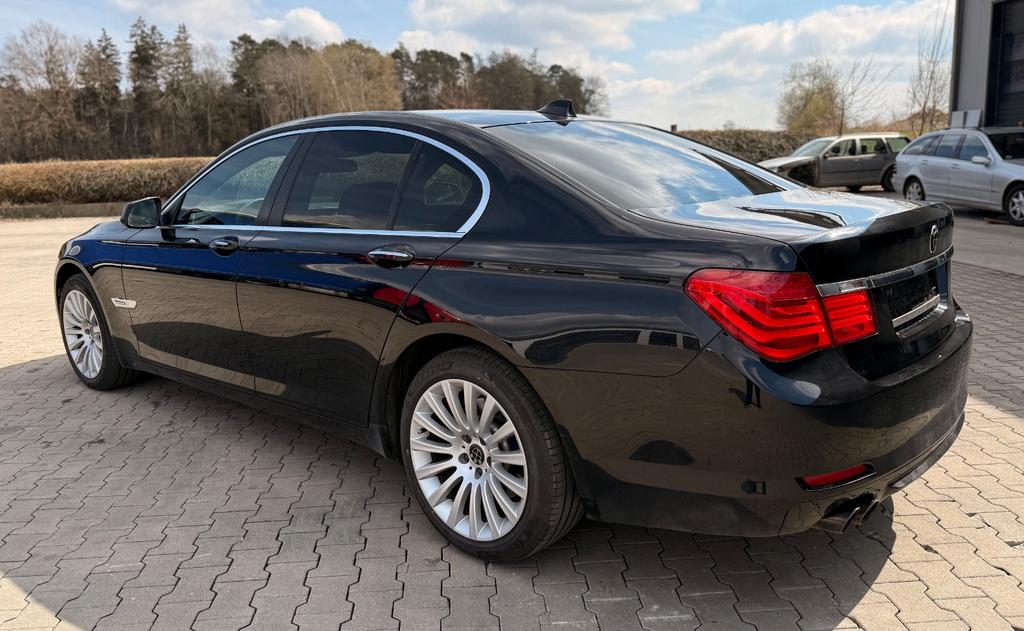 BMW 730