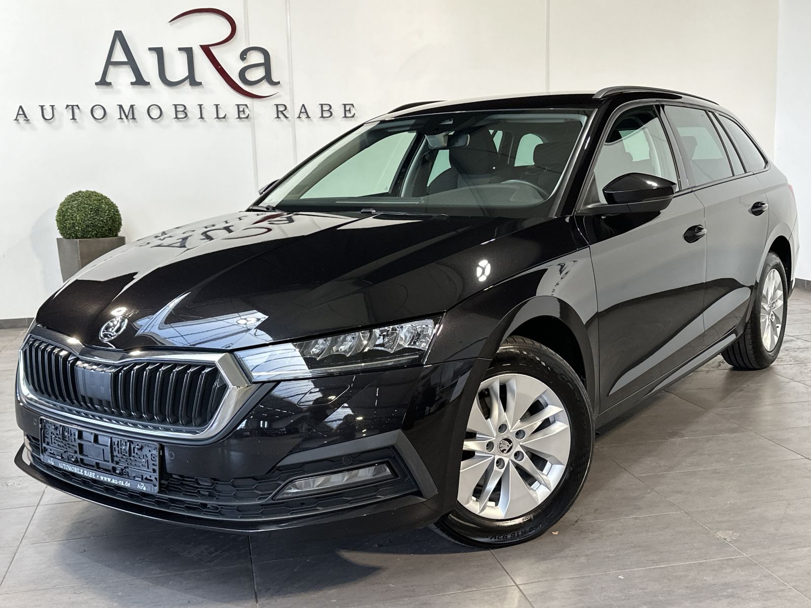 Fahrzeugabbildung SKODA Octavia Combi 2.0 TDI DSG Ambition NAV+LED+ACC