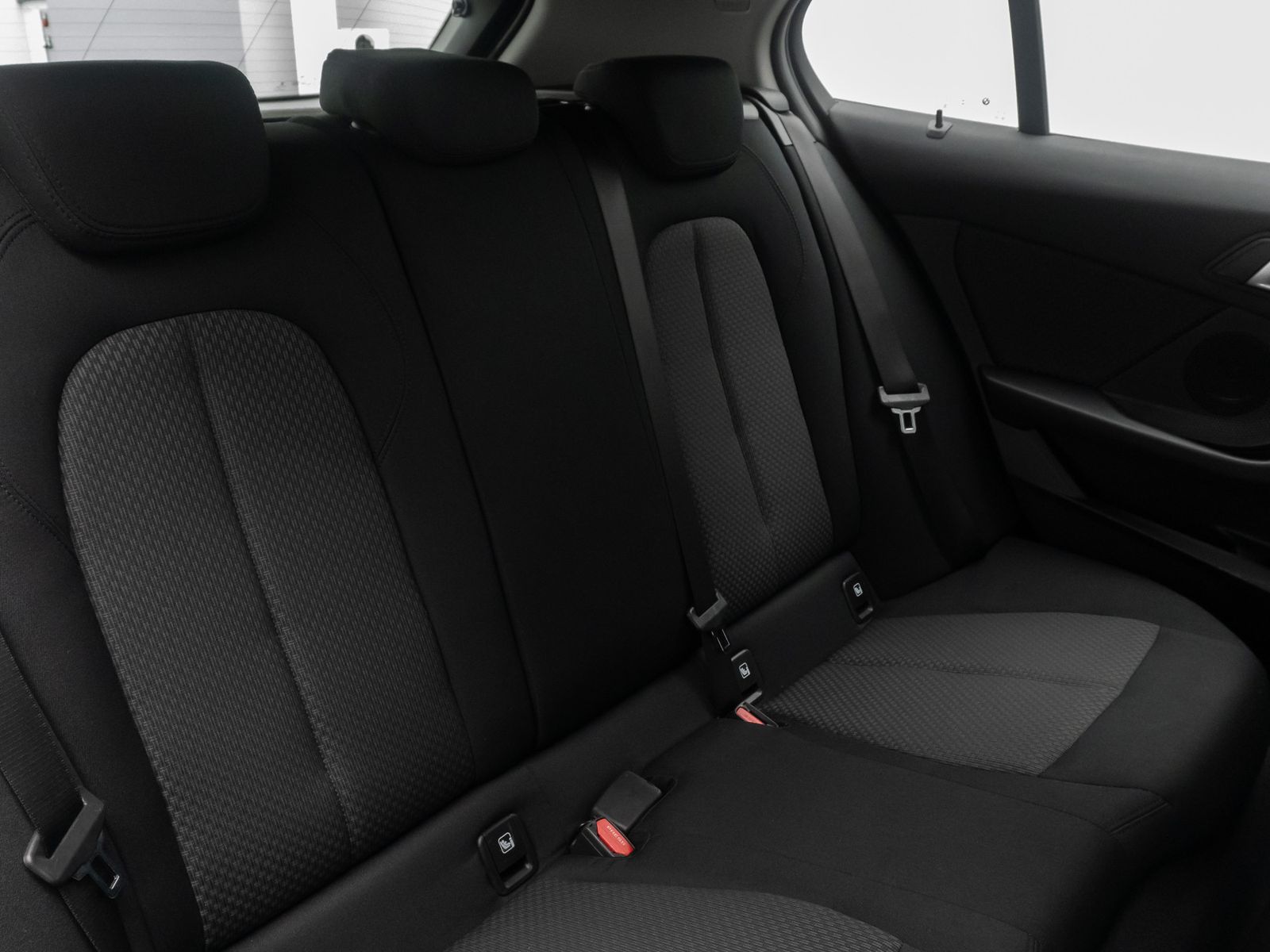 Fahrzeugabbildung BMW 118i Advantage PDC LED GeschwindigReg DAB WLAN