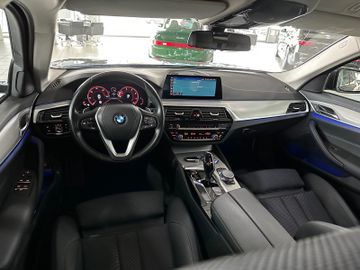 Fahrzeugabbildung BMW 520d Sport Line Kamera Alarm NaviProf HiFi 19"