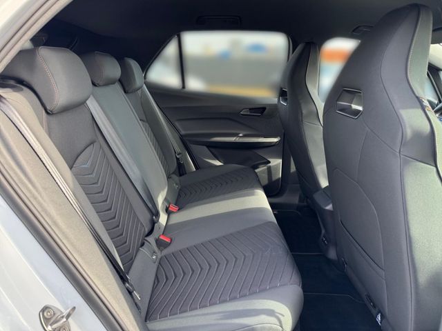 Born 58 kWh LED Navi Sitzh. ACC Kamera Allwetter