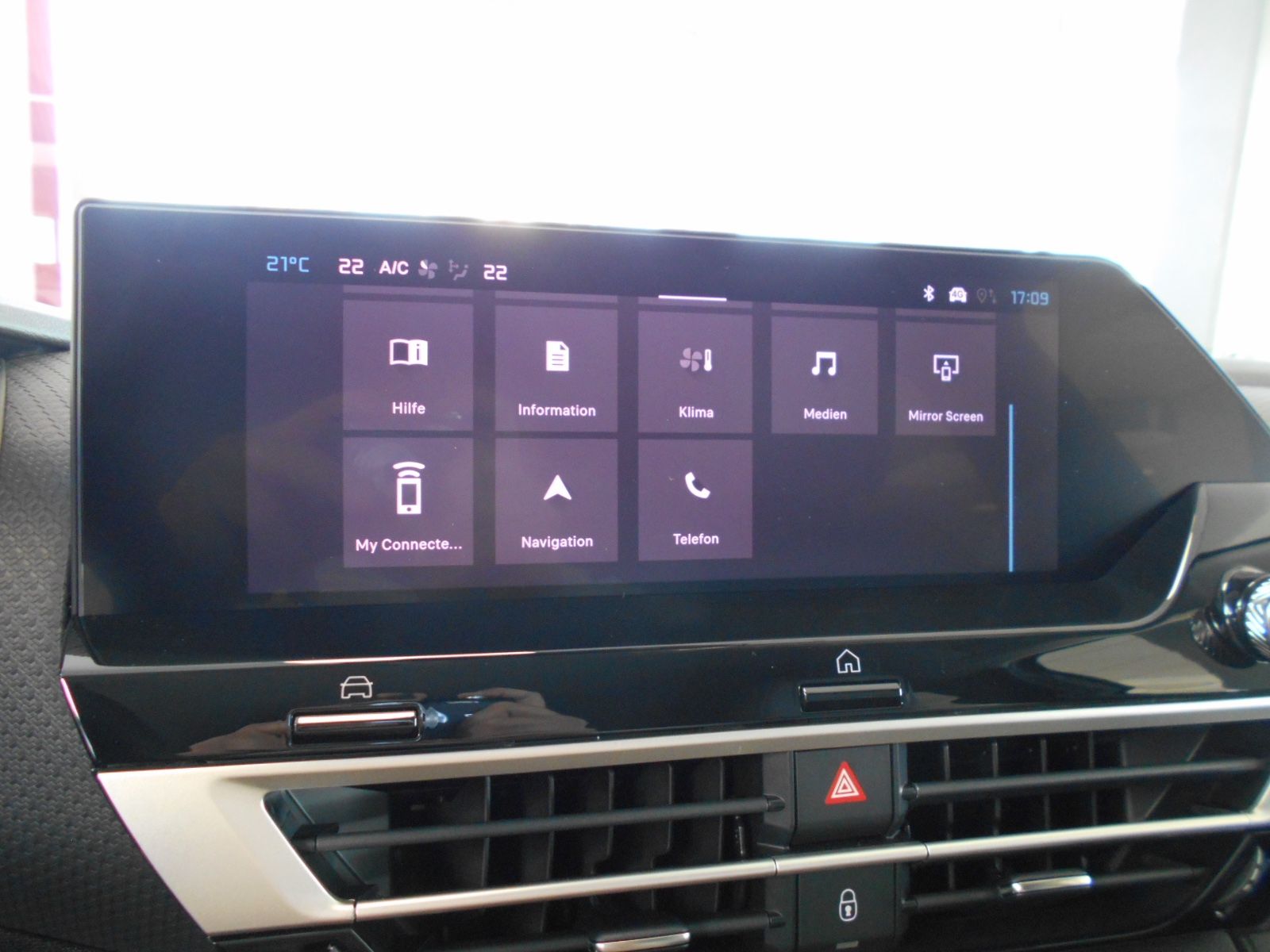 Fahrzeugabbildung Citroën C 4 Hybrid 136 e-DCS6 Max Facelift