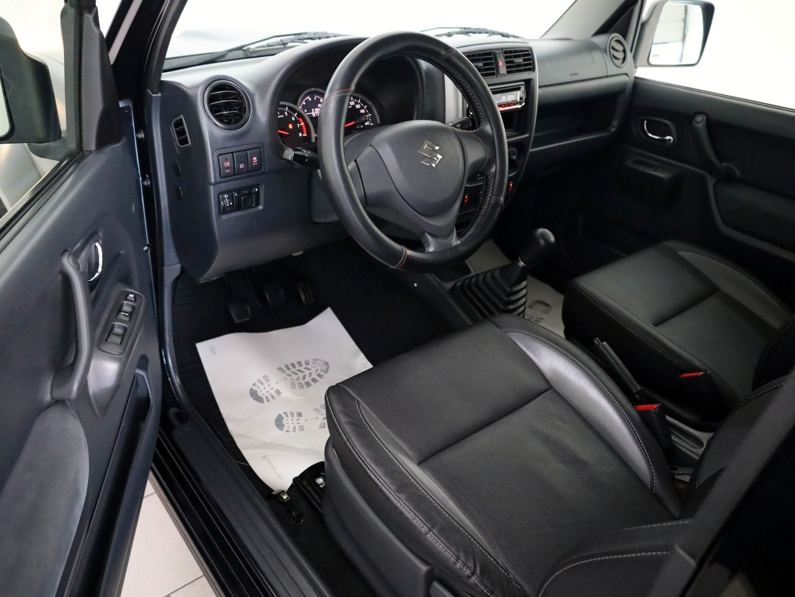 Fahrzeugabbildung Suzuki Jimny Ranger Style 4 Sitzer,AHK,Allwetter Reifen