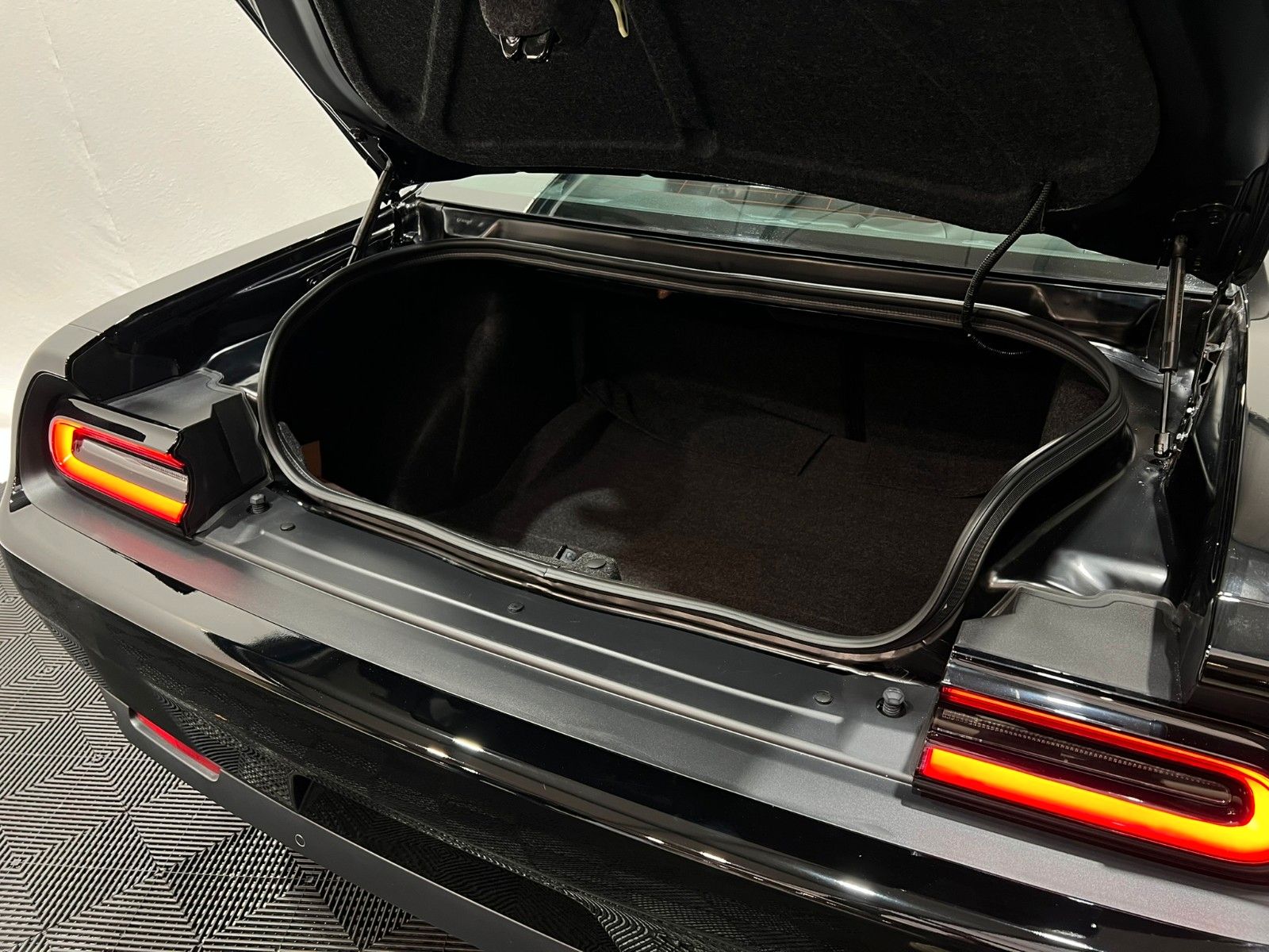 Fahrzeugabbildung Dodge Challenger R/T Scat Pack Shakedown "Last Call"