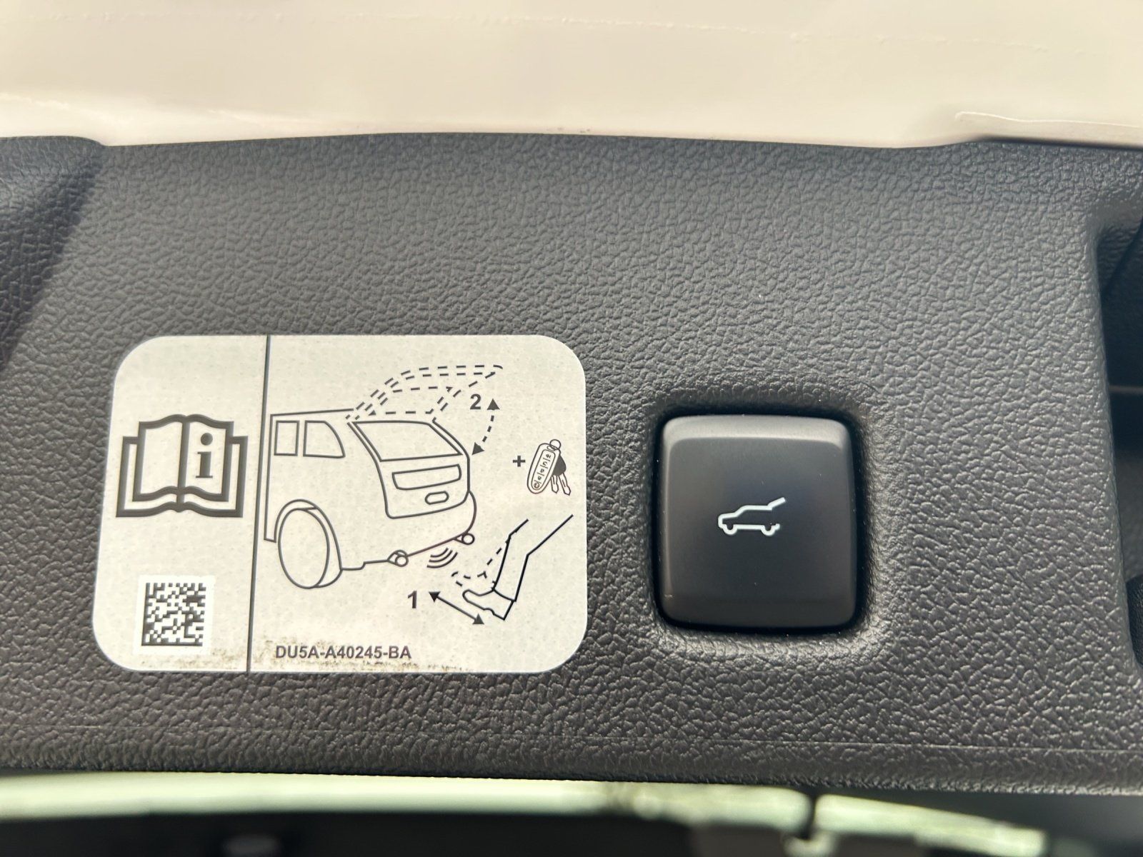 Fahrzeugabbildung Ford Kuga 2.5 Plug-in-Hybrid PHEV Titanium,AHK,Navi