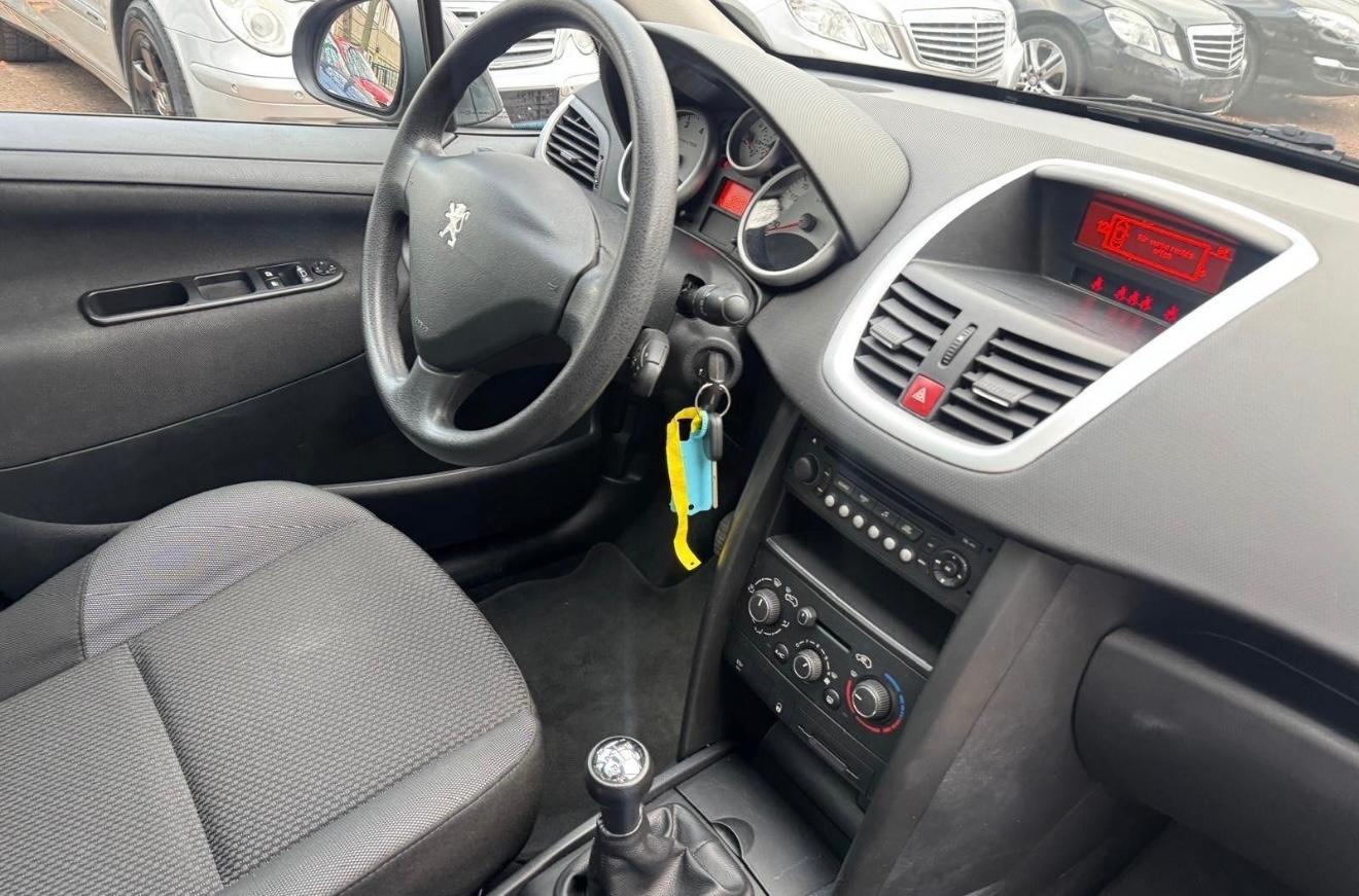 Peugeot 207 2011 — photo 12