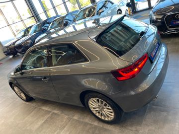 Audi A3 ambiente *BI-XENON*NAVI*TEMPOMAT*SZHZ*KLIMA*