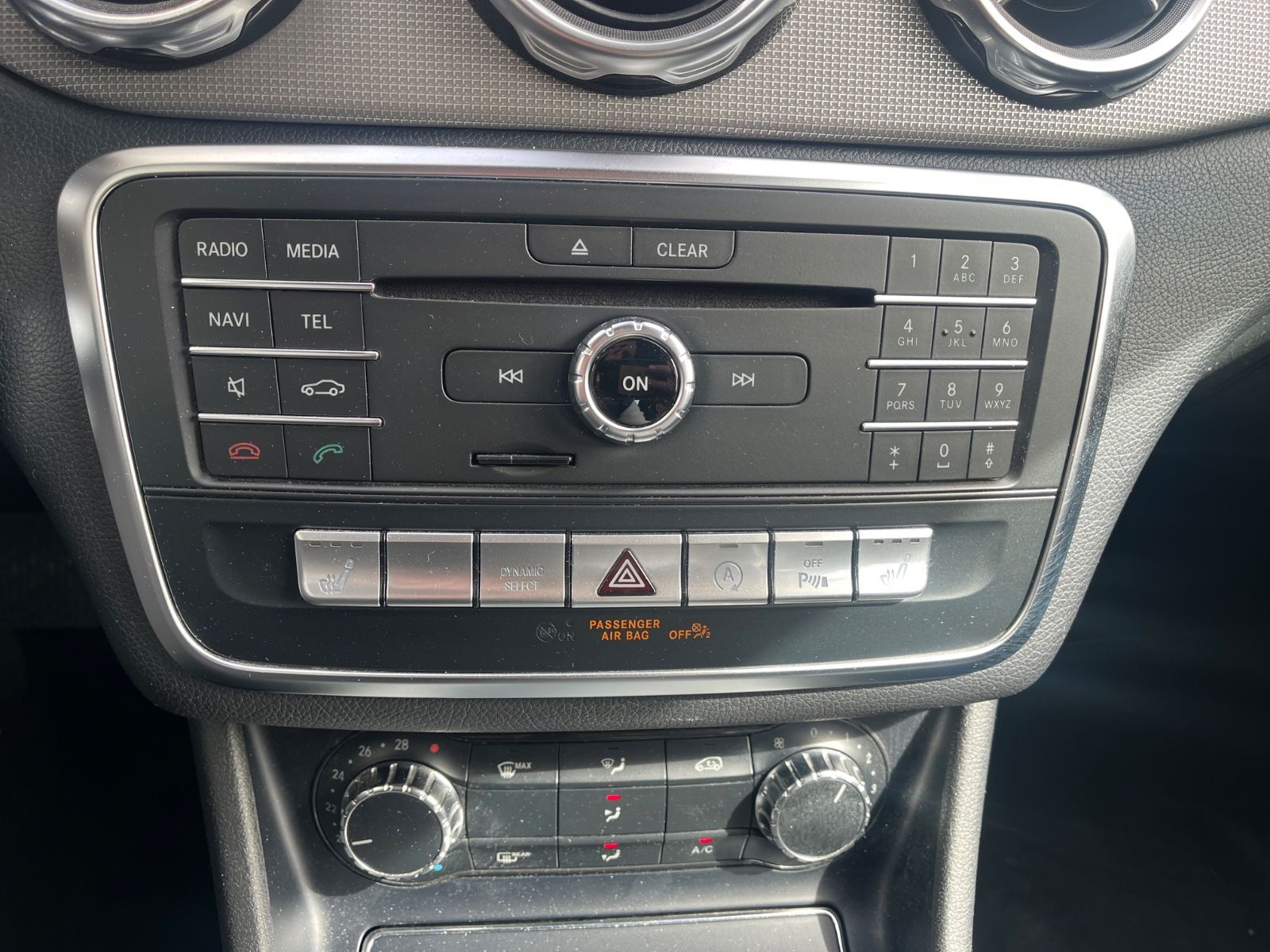 Mercedes-Benz GLA 180 Automatik-Navi-LED-PDC-Sportsitze – Bild 23