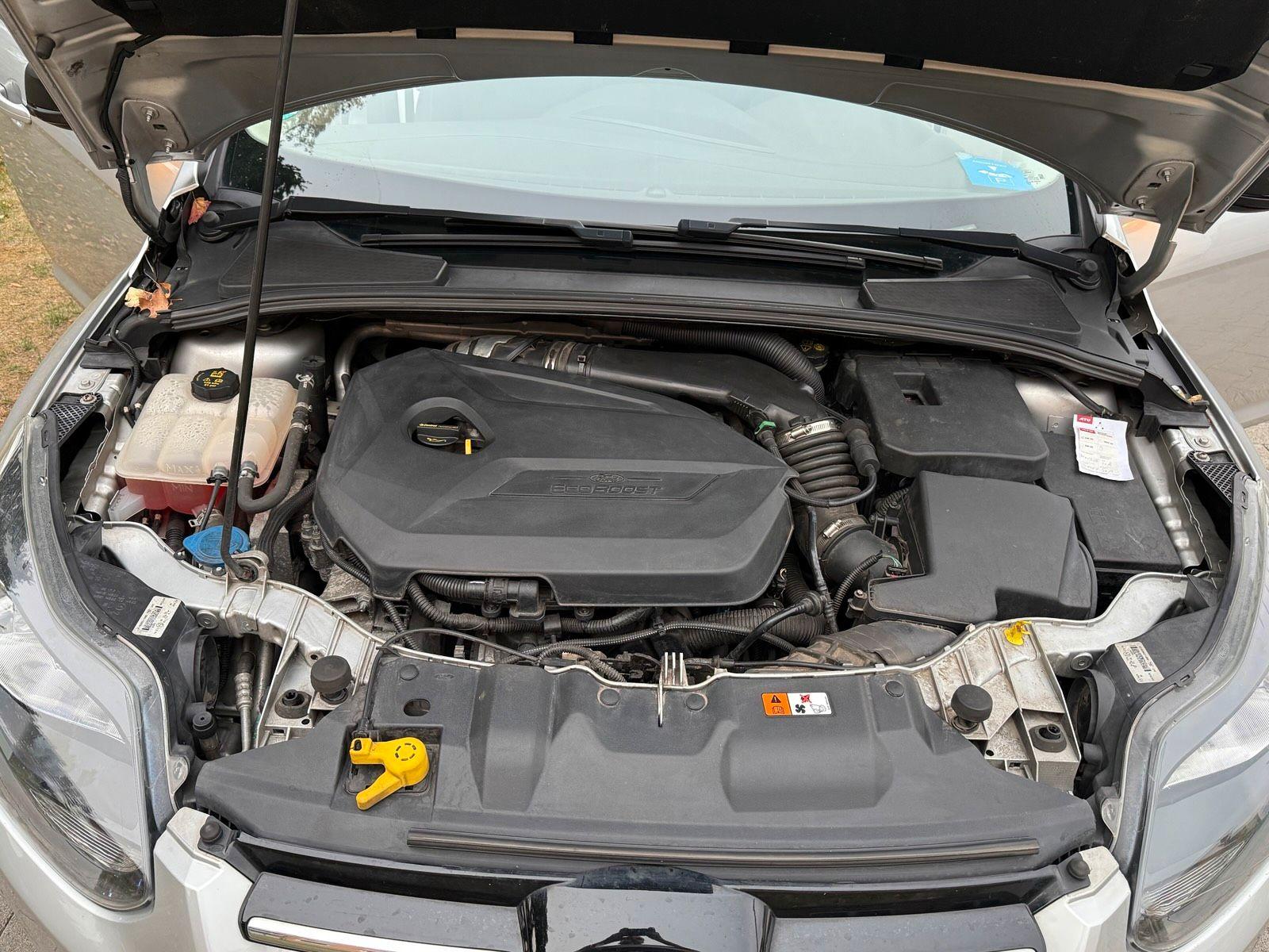 Ford Focus 2013 — interior