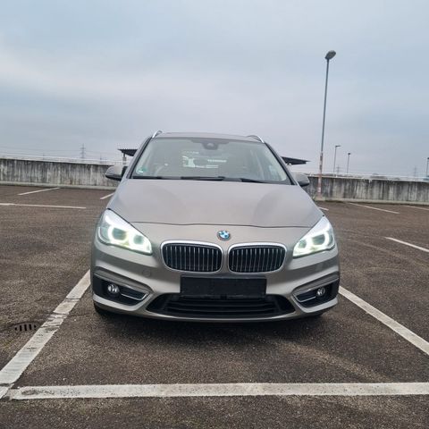 BMW 2 Active Tourer 220 i AUT Leder Led Navi AHK