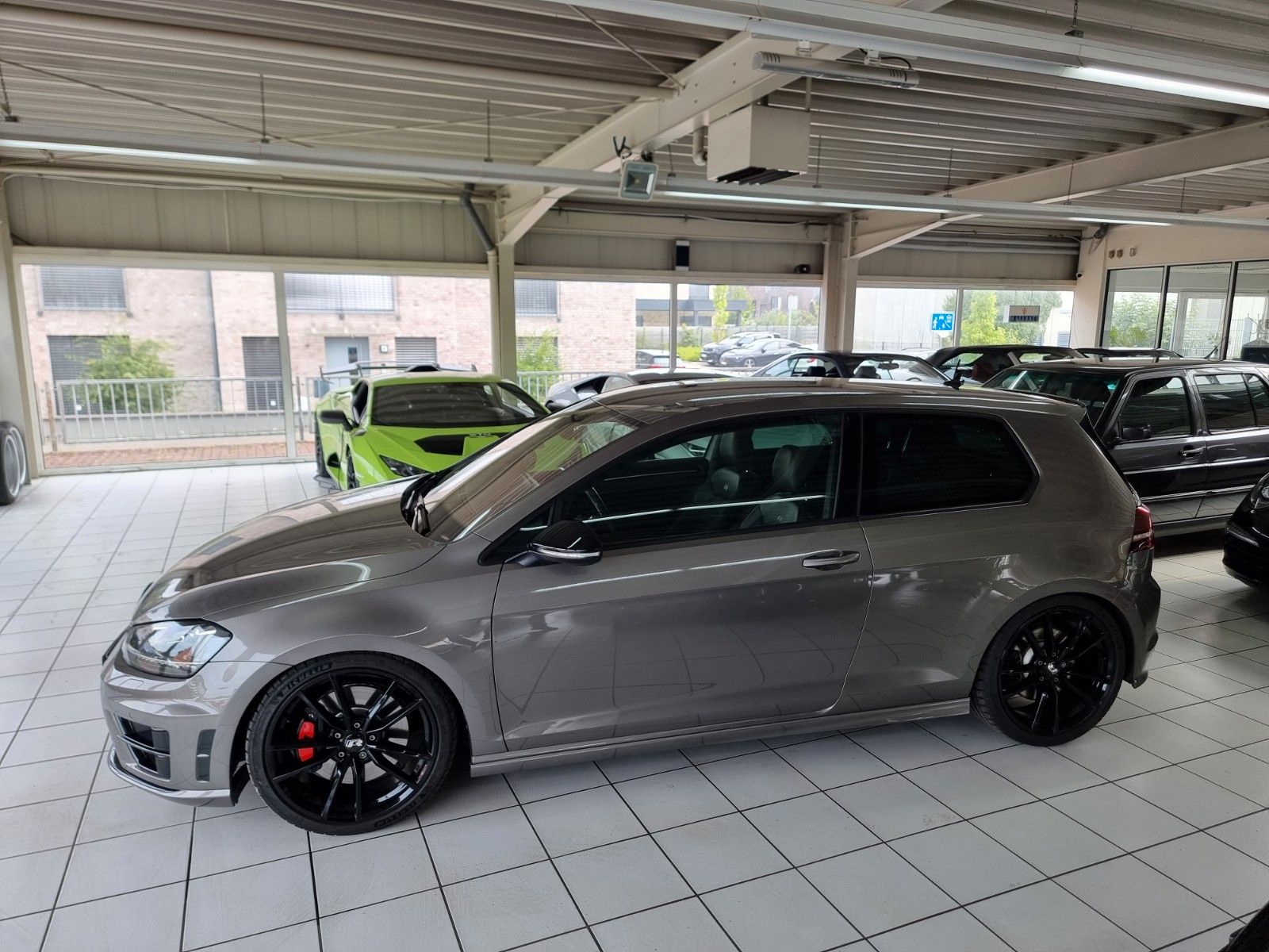 Fahrzeugabbildung Volkswagen Golf R by MTR/520 PS/Sleeper/Extrem schnell