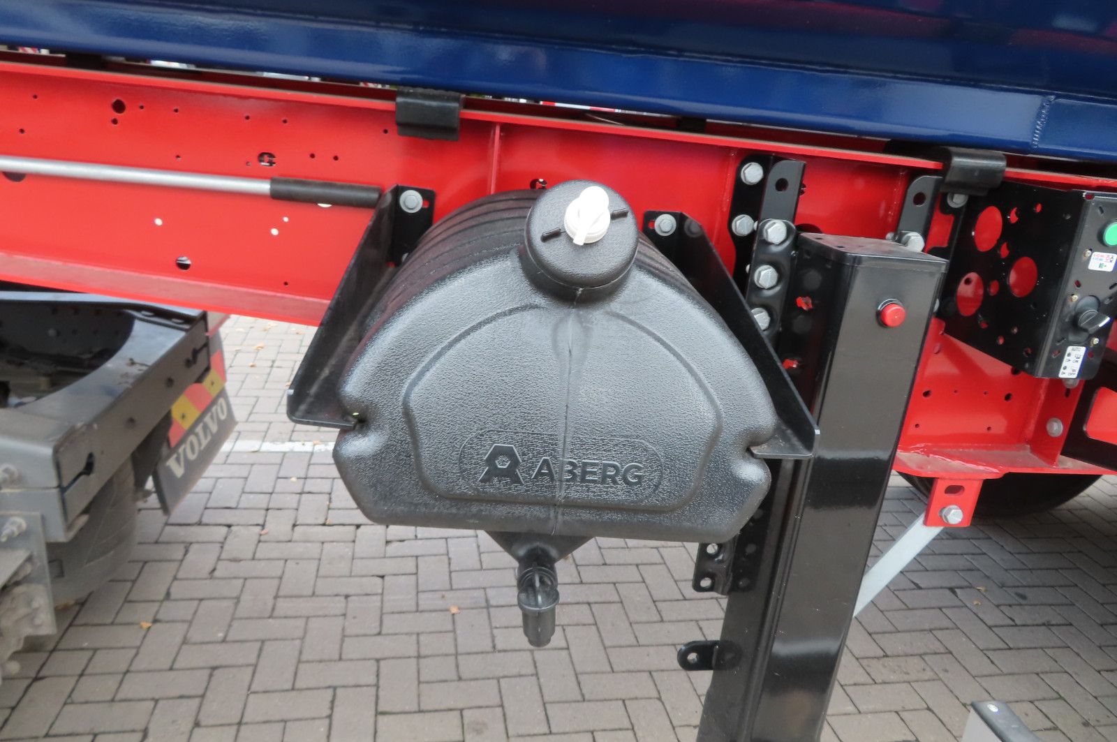 Fahrzeugabbildung Wielton Strong Master 3-Achs Kippsattelauflieger 33 m³