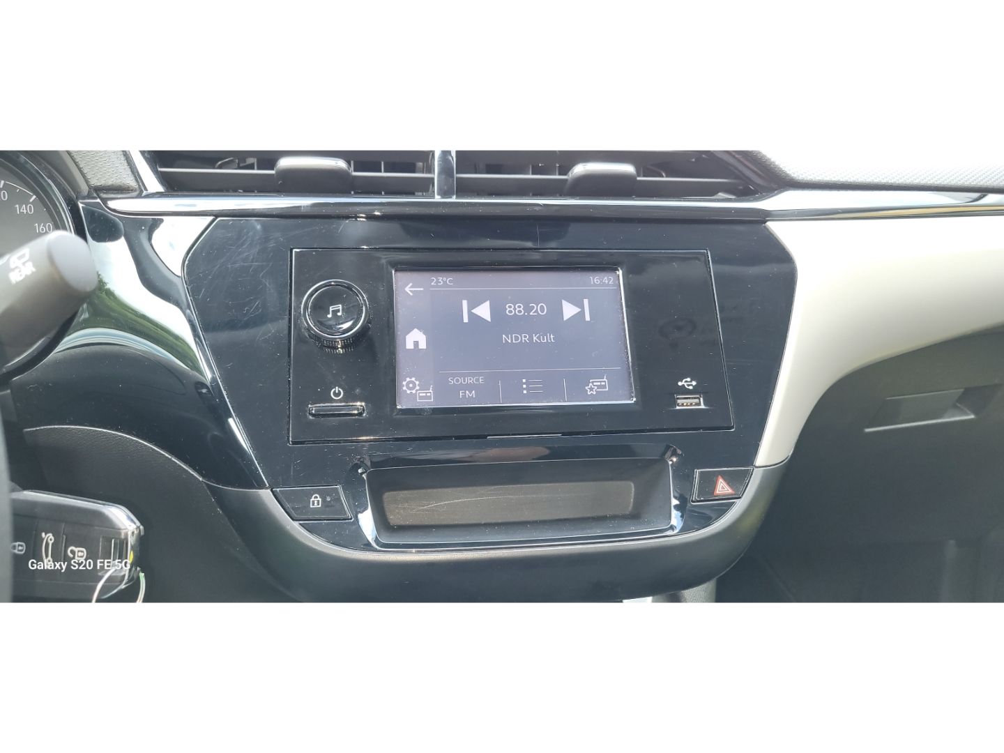 Fahrzeugabbildung Opel Corsa F kleiner Flitzer mit Allwetter