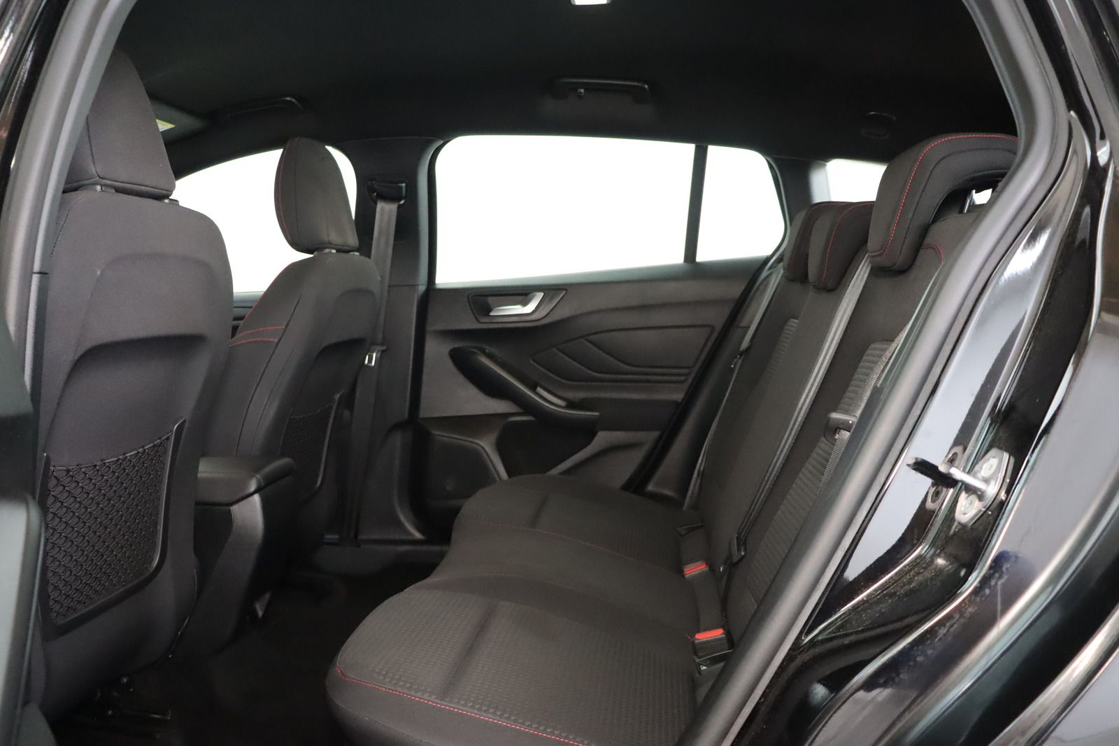 Fahrzeugabbildung Ford Focus St-Line * LED * Keyless * Navi * RFK