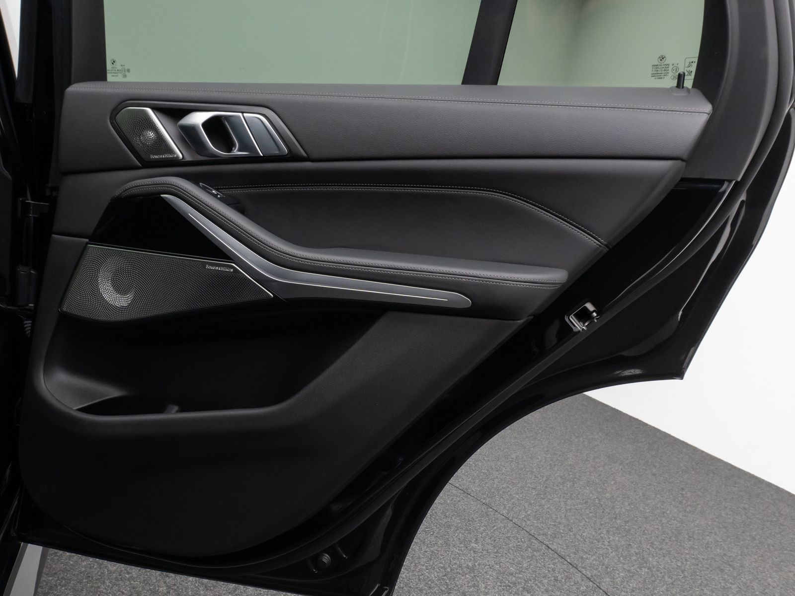 Fahrzeugabbildung BMW X5 xD45e M Sport Panorama Laser 360°HUD DAB B&W