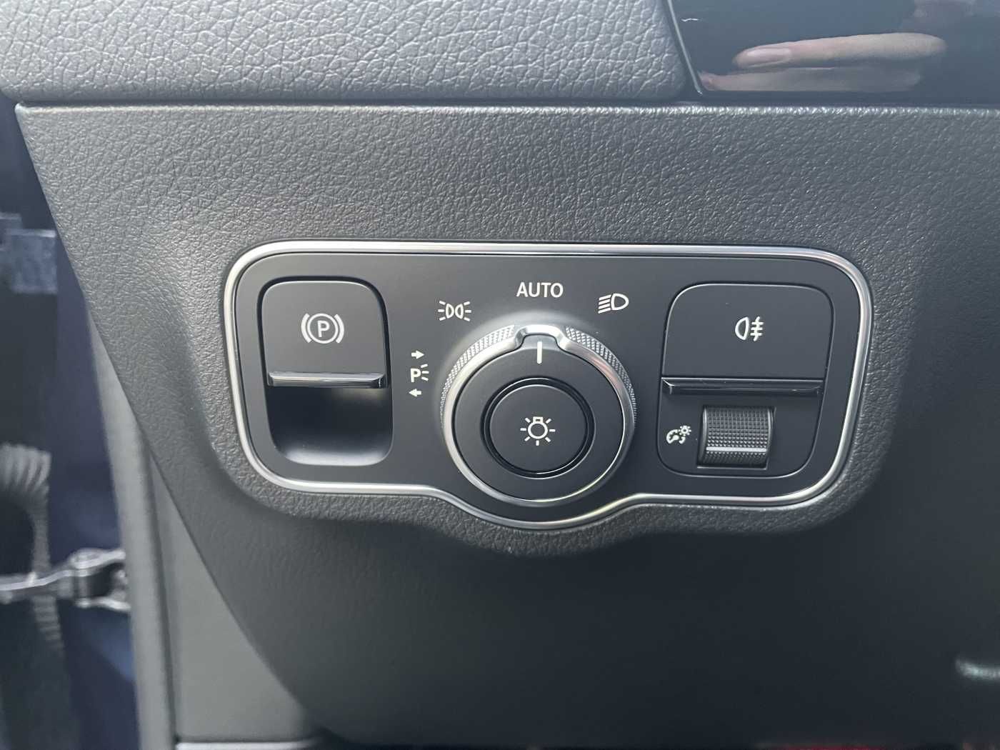 Fahrzeugabbildung Mercedes-Benz B 180 AMG+Night+Ambiente+R-Kamera+ 19'+TOTW+