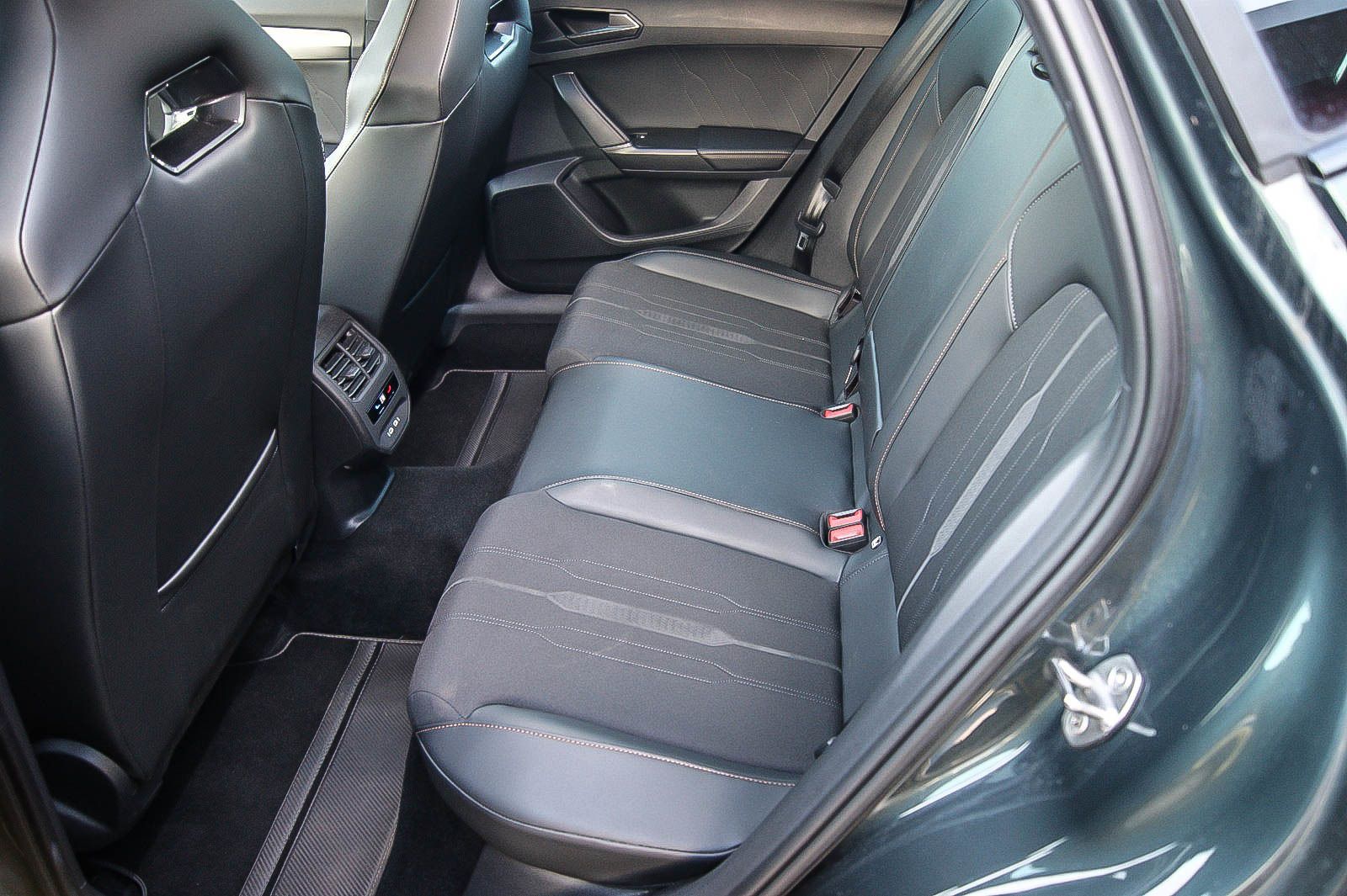 Fahrzeugabbildung CUPRA Formentor VZ 2.0i DSG DARK CAMOUFLAGE COPPER ACC