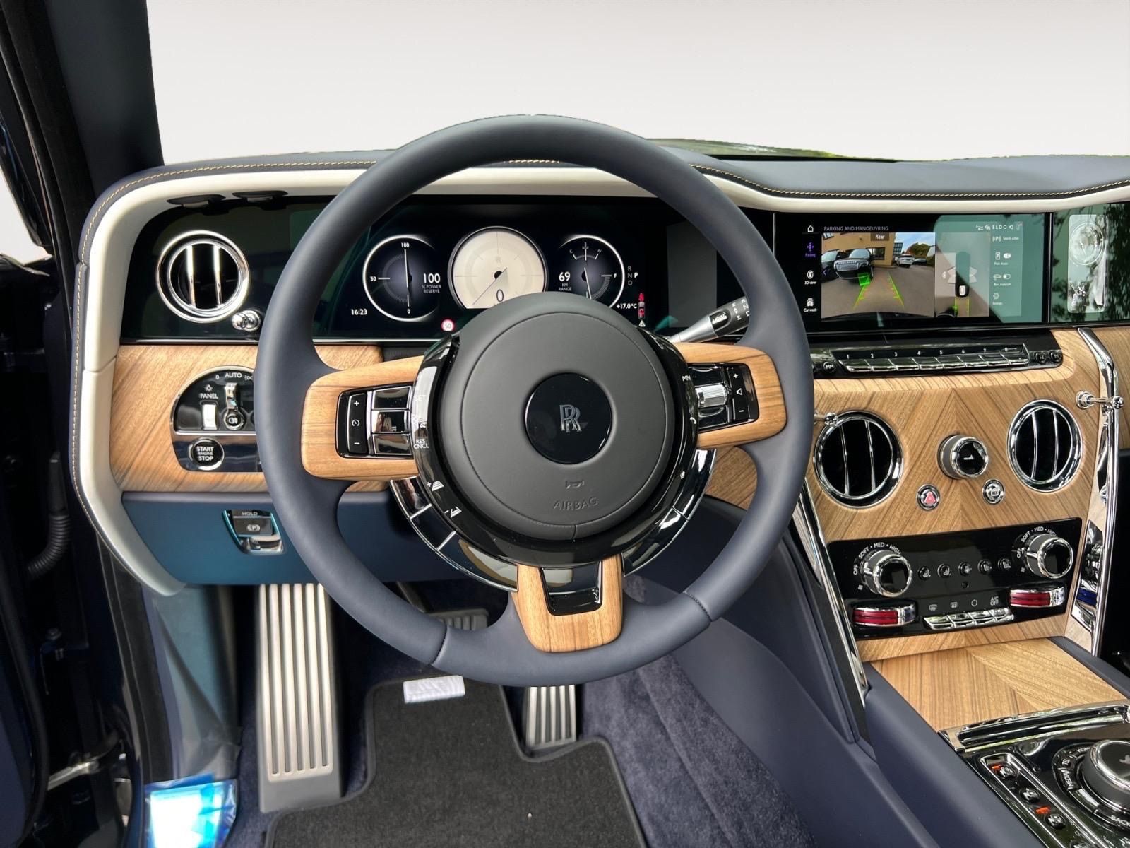 Rolls-Royce Cullinan -II look BLACK BADGE imagem 3