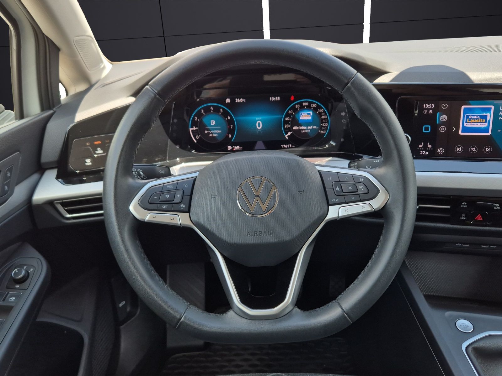 Fahrzeugabbildung Volkswagen Golf VIII Variant Life LED GRA SHZ LANE ASSIST