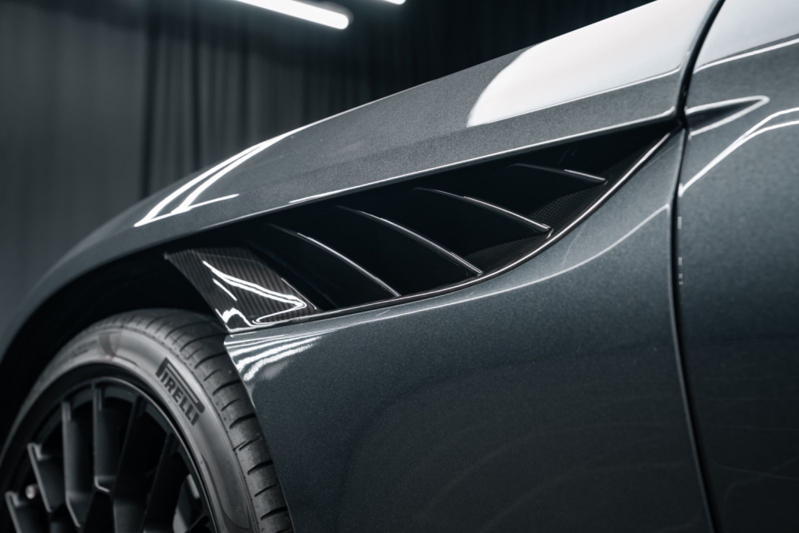 Fahrzeugabbildung Aston Martin DBS 770 Ultimate Volante 1 OF 199/CARBON/BUCKET